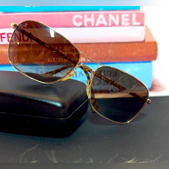 Louis Vuitton Gold and Brown Sunglasses-
Good condition - Picture 1 of 16